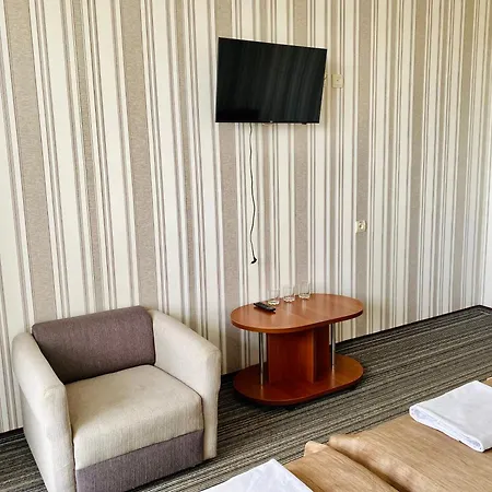 Intourist-Zakarpattia Hotel-3